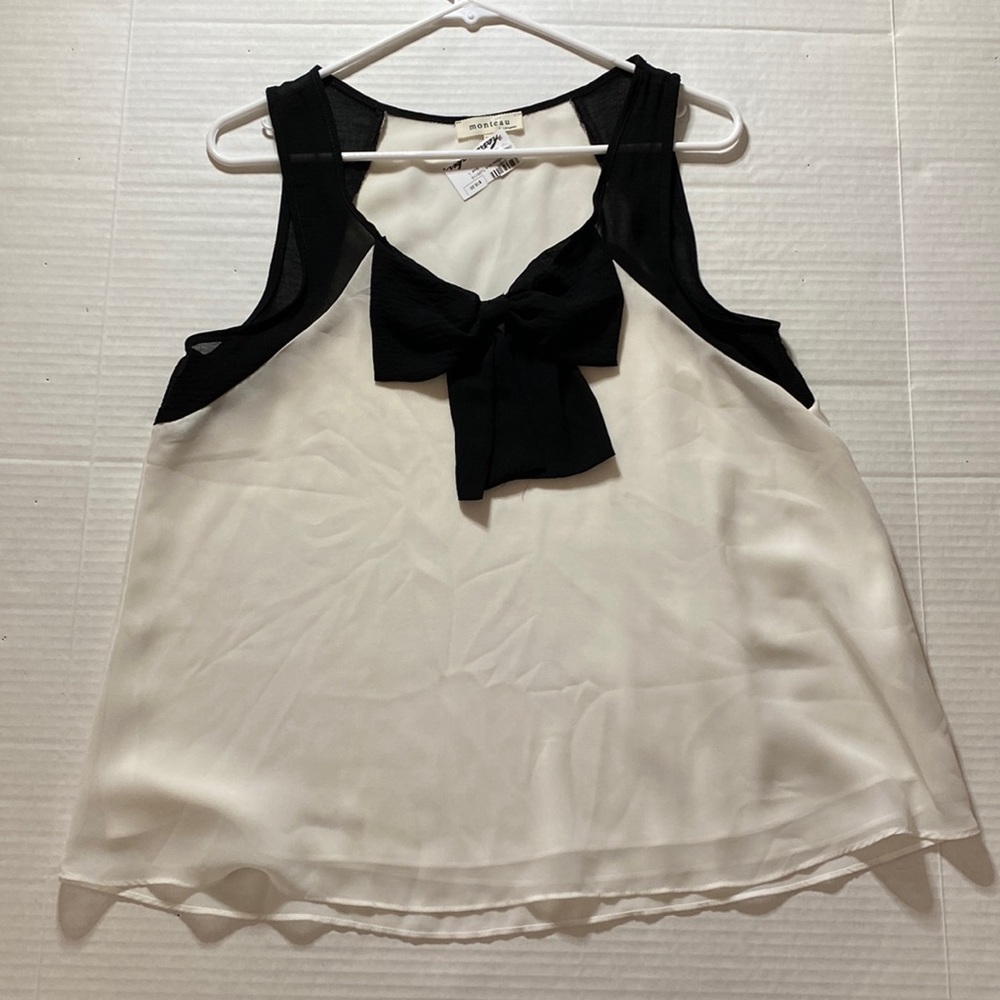 Monteau, black and white, sleeveless blouse. Size L.